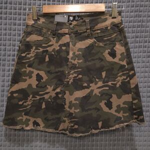 Y2K Camo Denim Jean Skirt Sz6 28W Pockets Grunge Punk Western Rock Baddie Street